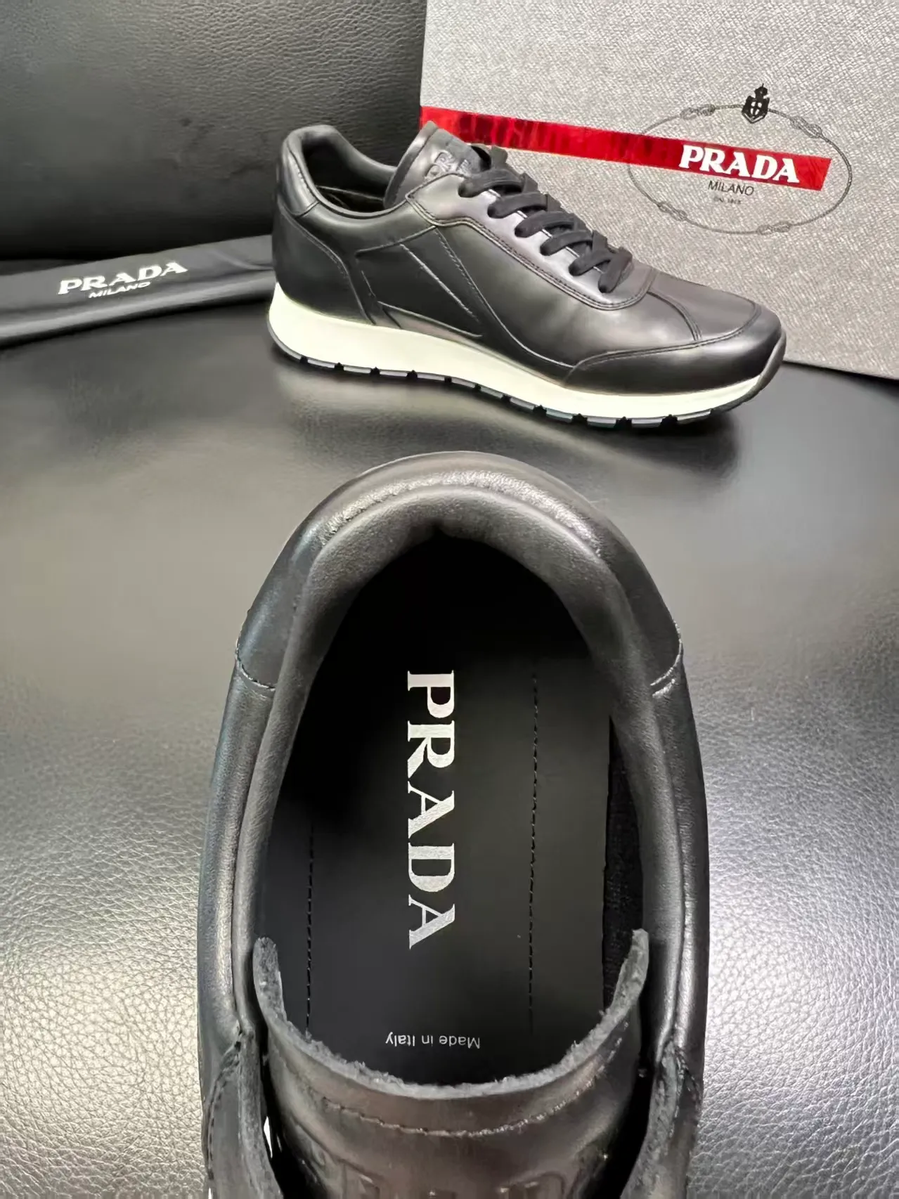 Factory price: 438💰Prada new men's leather sports shoes, the highest version on the market, any comparison is welcome🆚! The original leather has excellent texture and is super high-end! Fetal sheep net lining imported from Italy, removable pad! Luxurious materials and fine workmanship, highly recommended! Code number: 38-44, customized 45